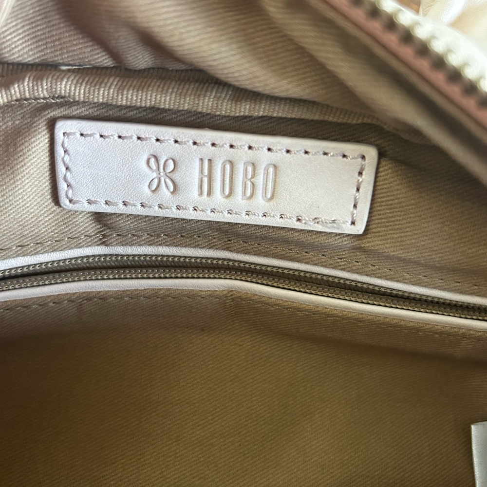 Hobo Maze Woven Leather crossbody purse - Picture 4 of 5